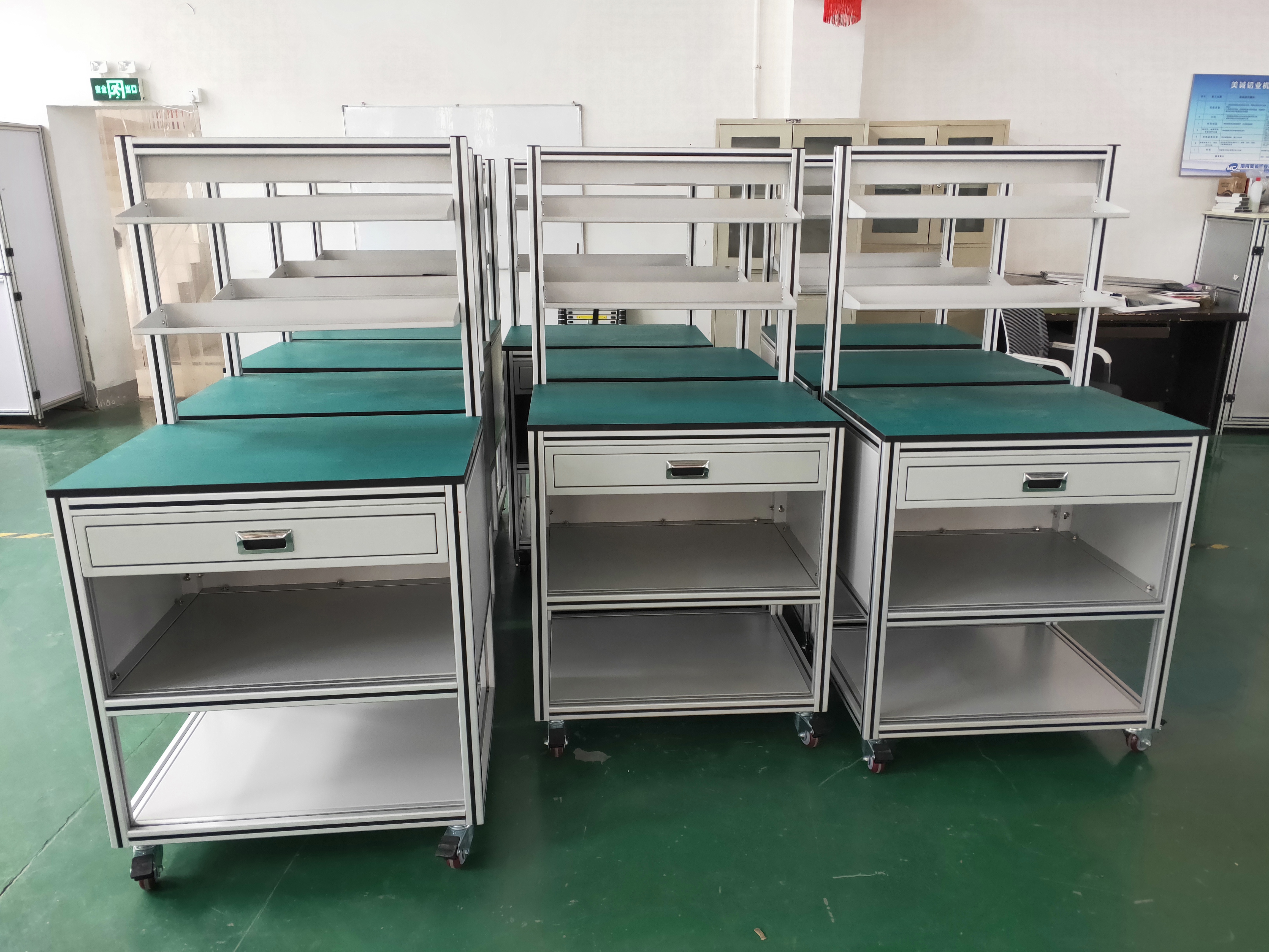 有多少廠家可以制作出防靜電操作臺？